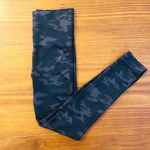 Spanx Look At Me Now Seamless Leggings